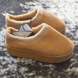Nwt Cozy Tan Women's Shoes with Rhinestone Detail, Slip On, Light Brown, Size 9